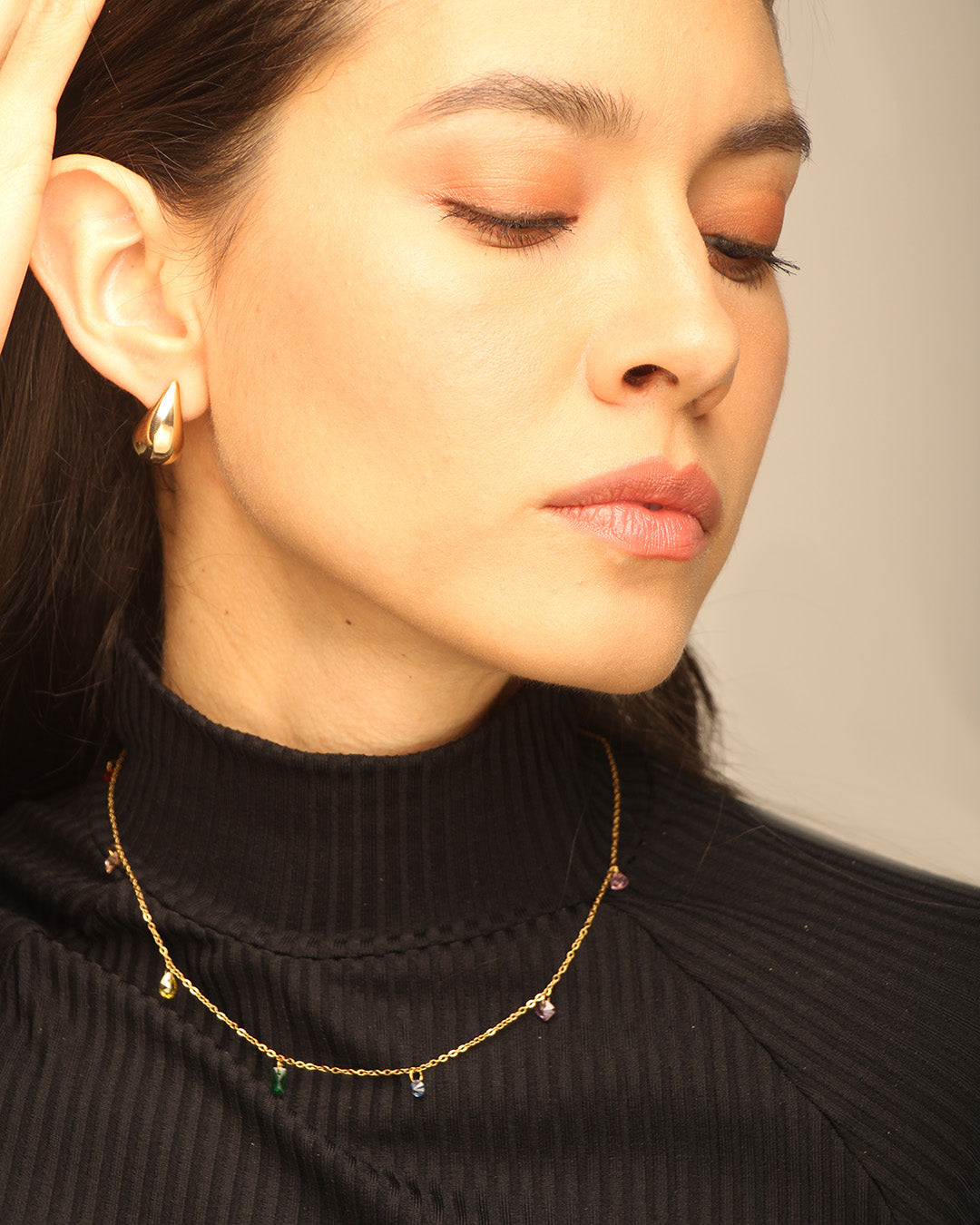 Halskette Colore – Gold mit bunten Anhängern